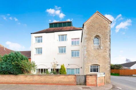 Milford Court, Gillingham, SP8 2 bed flat for sale