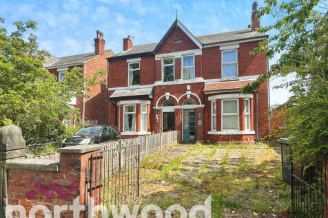 Larch Street, Southport, PR8 2 bed semi