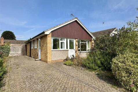 Augustus Drive, Alcester 2 bed detached bungalow for sale