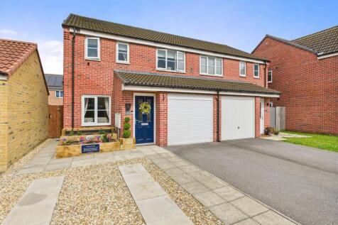 3 bedroom semi-detached house for sale