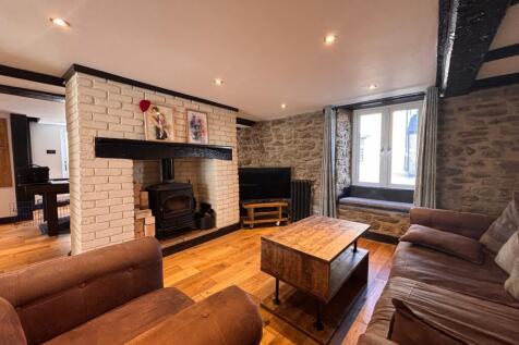 Ermin Street, Swindon SN3 4 bed terraced house for sale