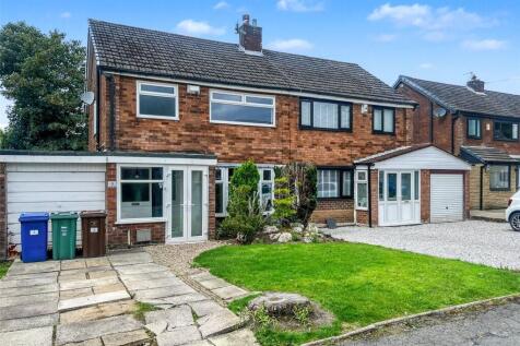 Wardle Close, Radcliffe, Manchester... 3 bed semi