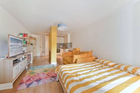 Studio flat for sale