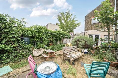 3 bedroom flat for sale