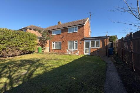 Norman Road, Barton Le Clay... 3 bed semi