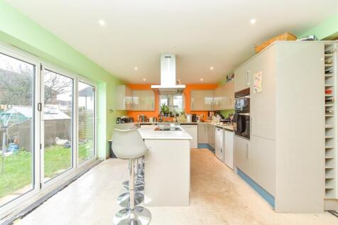 4 bedroom detached bungalow for sale