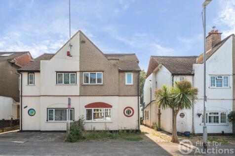 Hilliard Road, Northwood, Middlesex 3 bed semi