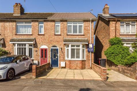 Winden Avenue, Chichester 2 bed end of terrace house for sale