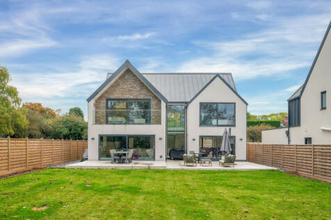 5 bedroom detached house for sale
