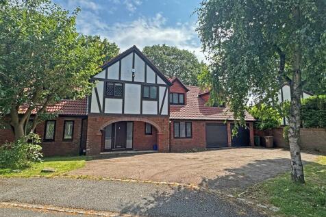 Warren Lodge Drive, Kingswood 6 bed detached house for sale