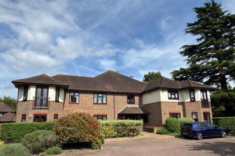 Petersmead Close, Tadworth 2 bed apartment for sale