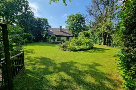 Greenways, Walton On The Hill 5 bed detached house for sale
