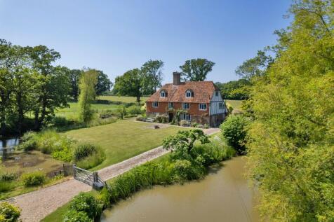 6 bedroom house for sale