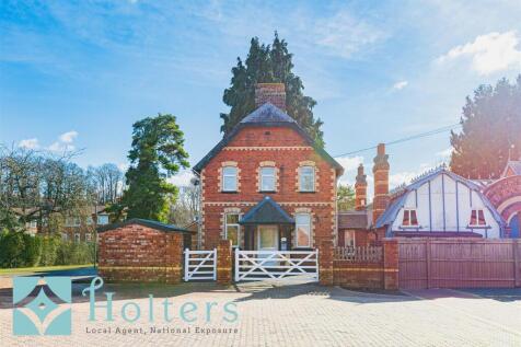 3 bedroom link detached house for sale