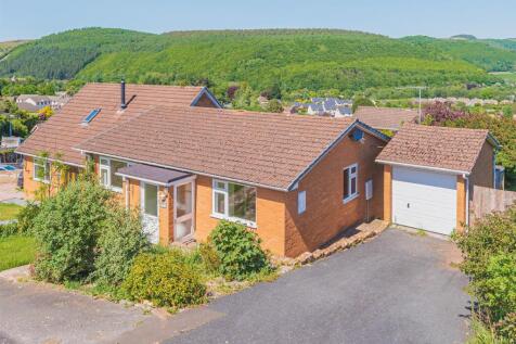 3 bedroom semi-detached bungalow for sale