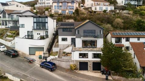 6 bedroom detached house for sale