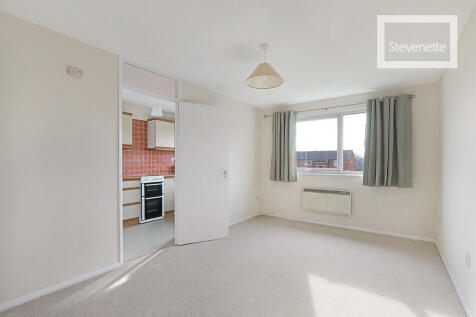 Droveway, Loughton 1 bed apartment for sale