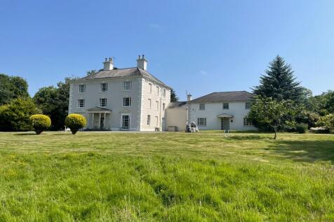 Detached house for sale