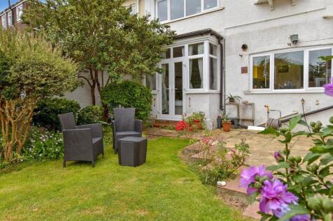 2 bedroom ground floor flat for sale