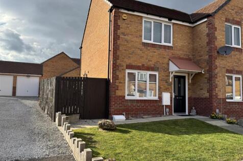 2 bedroom semi-detached house for sale