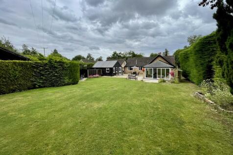 6 bedroom detached bungalow for sale