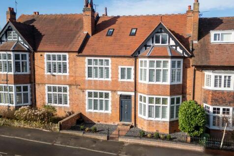 5 bedroom town house for sale