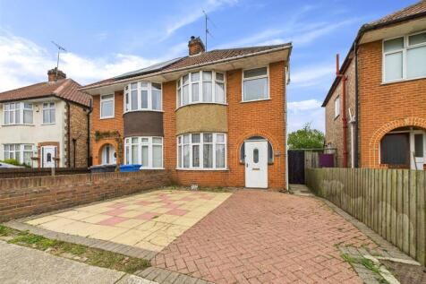 Lavenham Road, Ipswich, Suffolk, IP2 3 bed semi