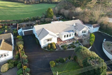 4 bedroom bungalow for sale