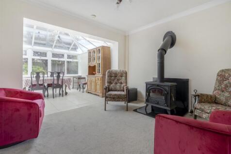 6 bedroom detached house for sale