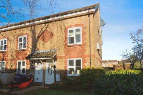 Maplin Park, Langley 2 bed maisonette for sale