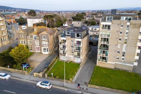 3 bedroom flat for sale