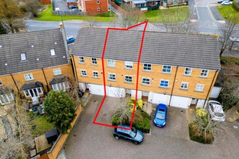 5 bedroom terraced house for sale