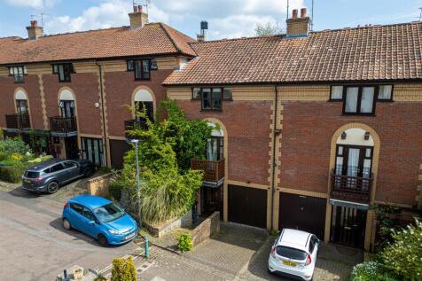 6 bedroom house for sale