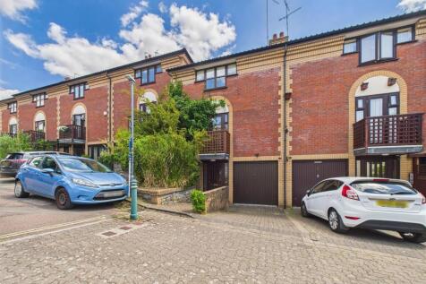 6 bedroom house for sale