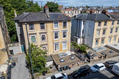 6 bedroom flat for sale