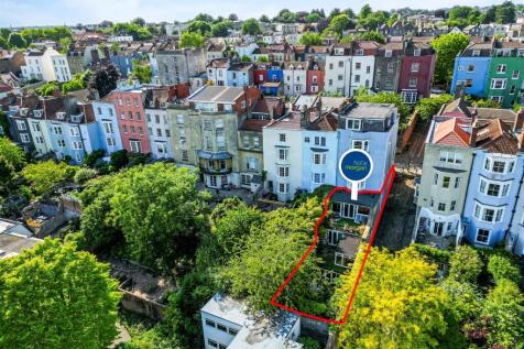 4 bedroom flat for sale