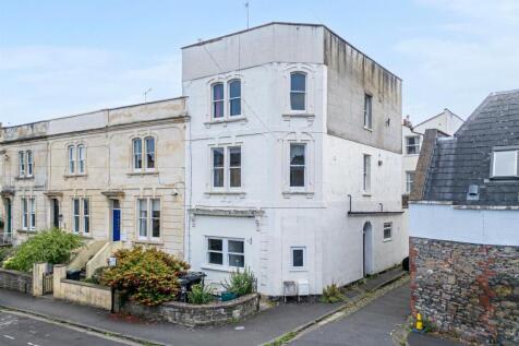 3 bedroom flat for sale