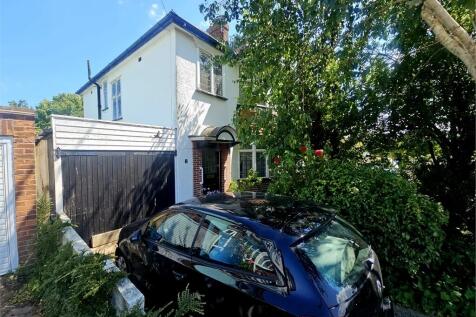 Arundel Gardens, Westcliff on sea... 3 bed semi