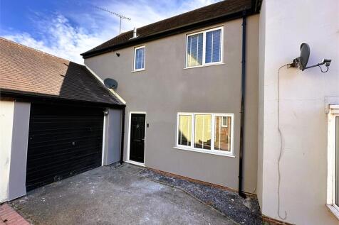 Leighlands Road, South Woodham... 3 bed semi