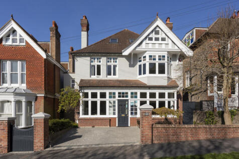 6 bedroom detached house for sale