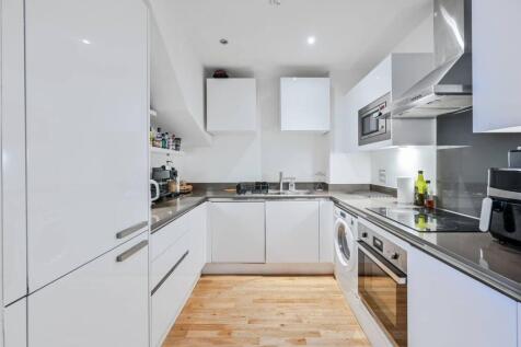 DOWELLS STREET, Greenwich, London, SE10 3 bed maisonette for sale