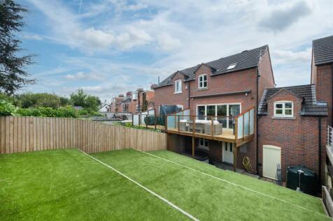 4 bedroom semi-detached house for sale