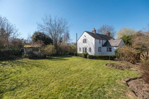 An charming detached family home in... 3 bed detached house for sale