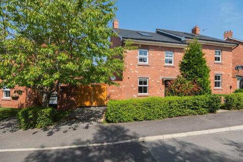 4 bedroom semi-detached house for sale