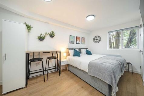 Askew Road, London W12 2 bed flat for sale