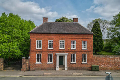 7 bedroom detached house for sale