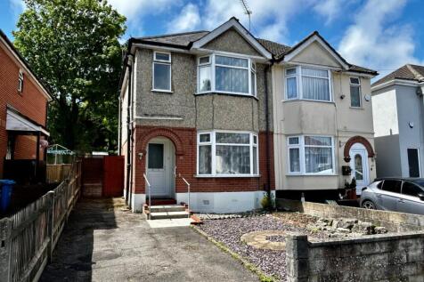 Sheringham Road, BRANKSOME, BH12 3 bed semi