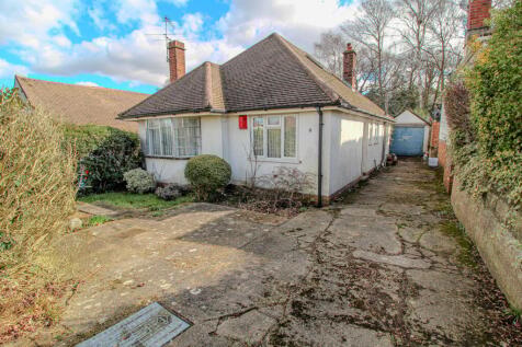 BOURNEMOUTH, BH9 3 bed detached bungalow for sale