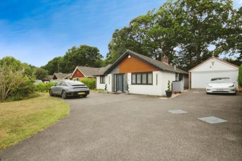 Paddock Close, St Ives, Ringwood, BH24 3 bed bungalow for sale