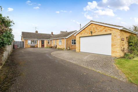 Livermere Road, Bury St. Edmunds IP31 3 bed detached bungalow for sale